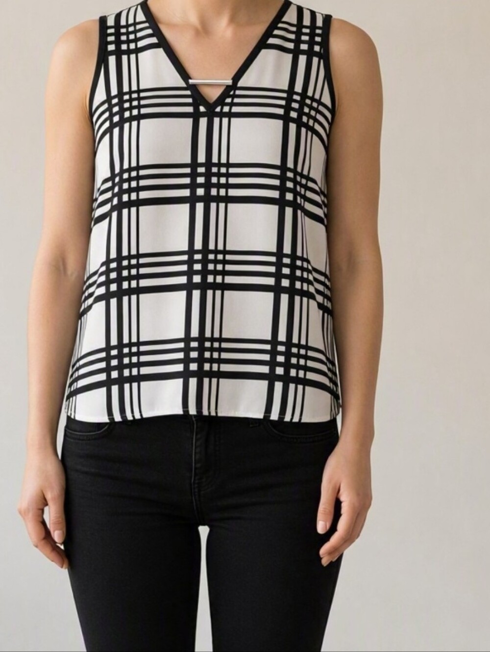 JM Fleurette Sleeveless Black & White Plaid V-Neck Top w/Silver Metal Accent - M